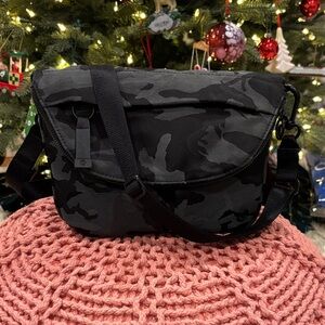 Lululemon camouflage Festival bag 5L (large)